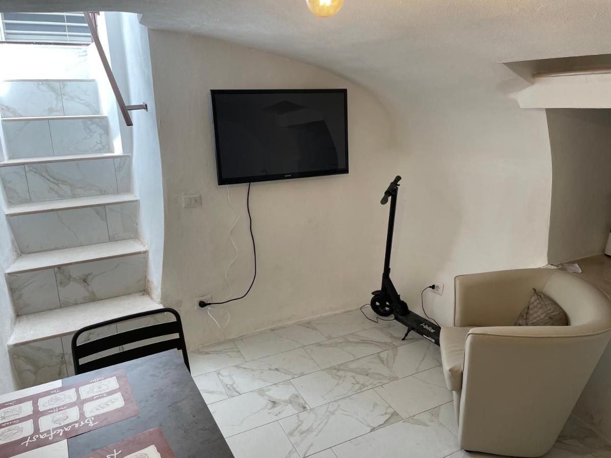 Mory&Clary Cave Palese Airport Bed and Breakfast Bari Exteriör bild