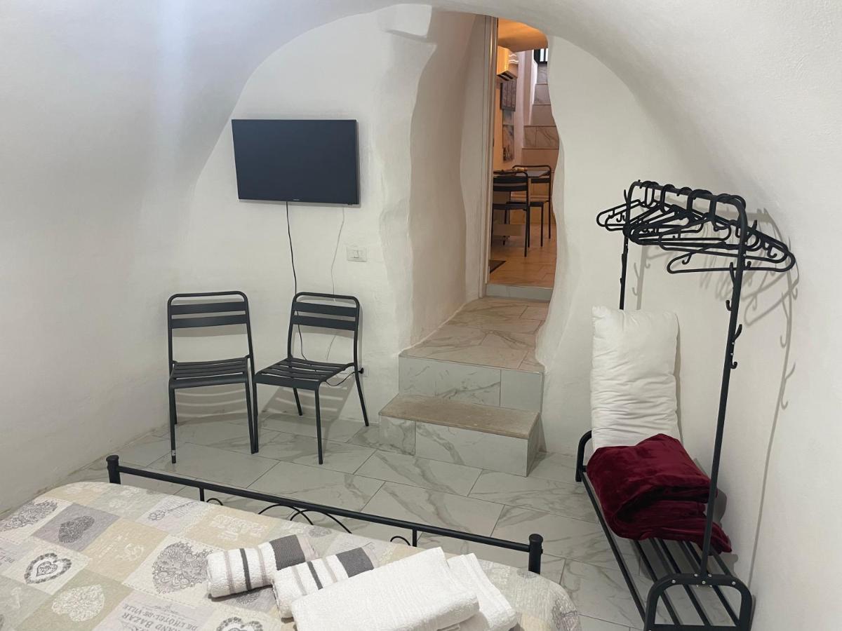 Mory&Clary Cave Palese Airport Bed and Breakfast Bari Exteriör bild
