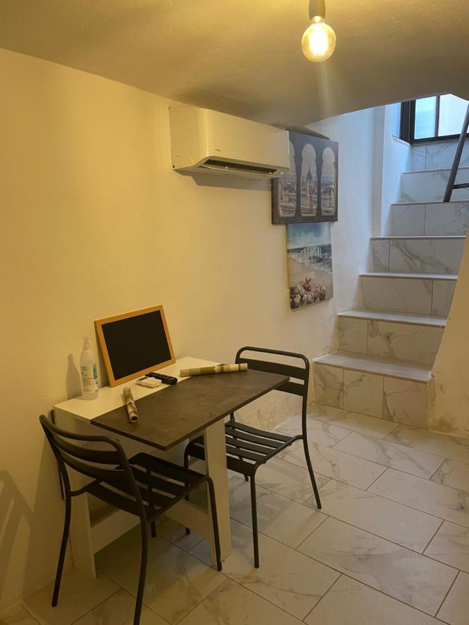 Mory&Clary Cave Palese Airport Bed and Breakfast Bari Exteriör bild